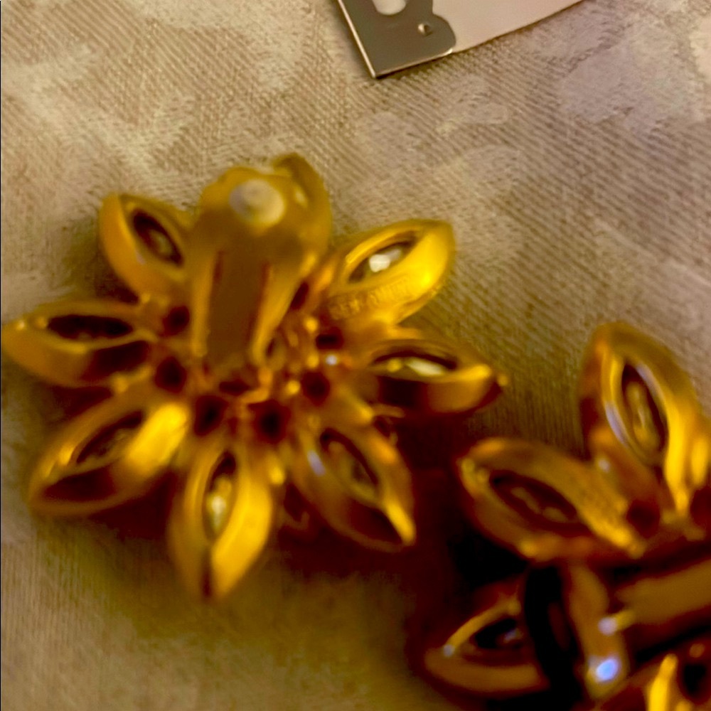 Elegant Floral Gold and Red Earrings marked BEN Amun. - Picture 4 of 4